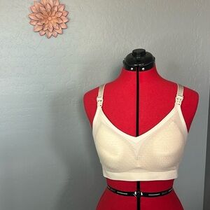Woman’s nursing bra size xxl
